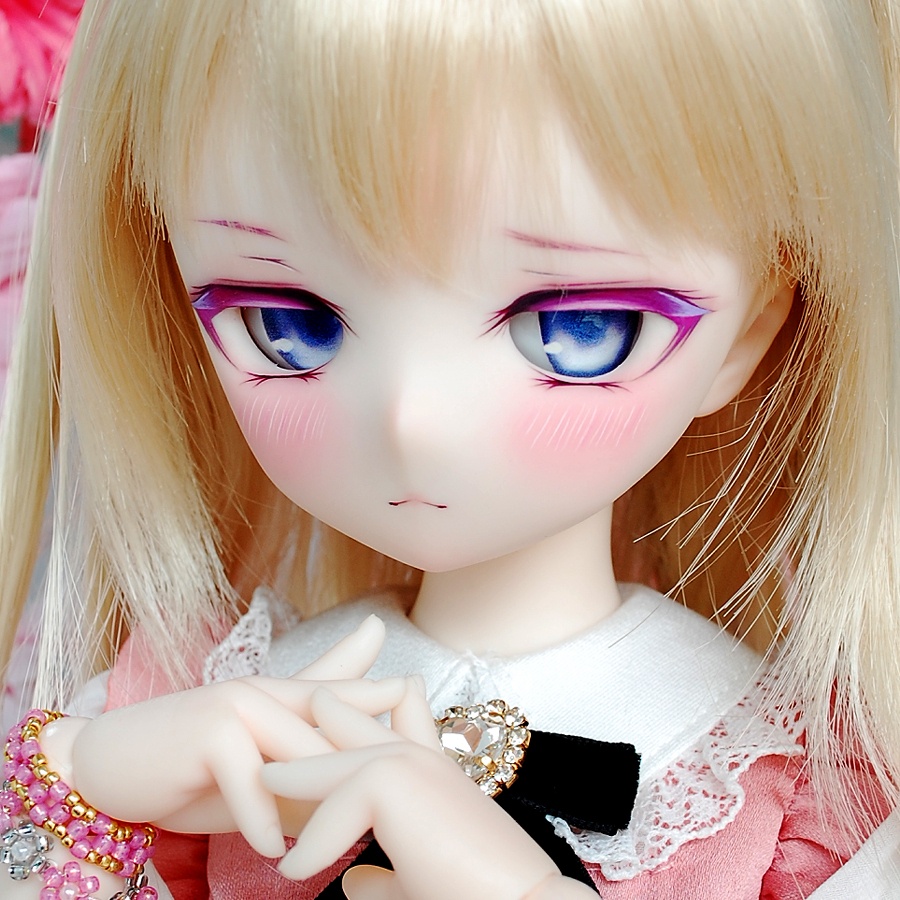 【9/13(日)20時から販売】愛らしいツンデレさん/   Adorable Tsundere  DDH-01（セミホワイト肌）カスタムヘッド+自作レジンアイ+自作ブレスレット2個