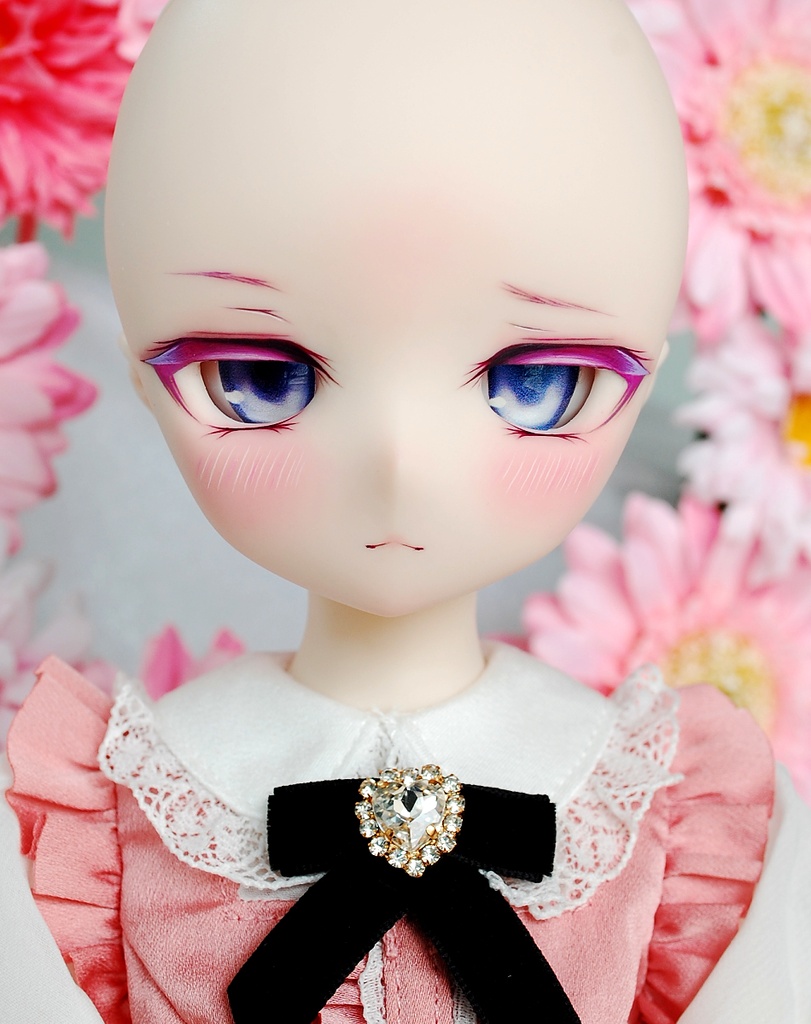 【9/13(日)20時から販売】愛らしいツンデレさん/   Adorable Tsundere  DDH-01（セミホワイト肌）カスタムヘッド+自作レジンアイ+自作ブレスレット2個