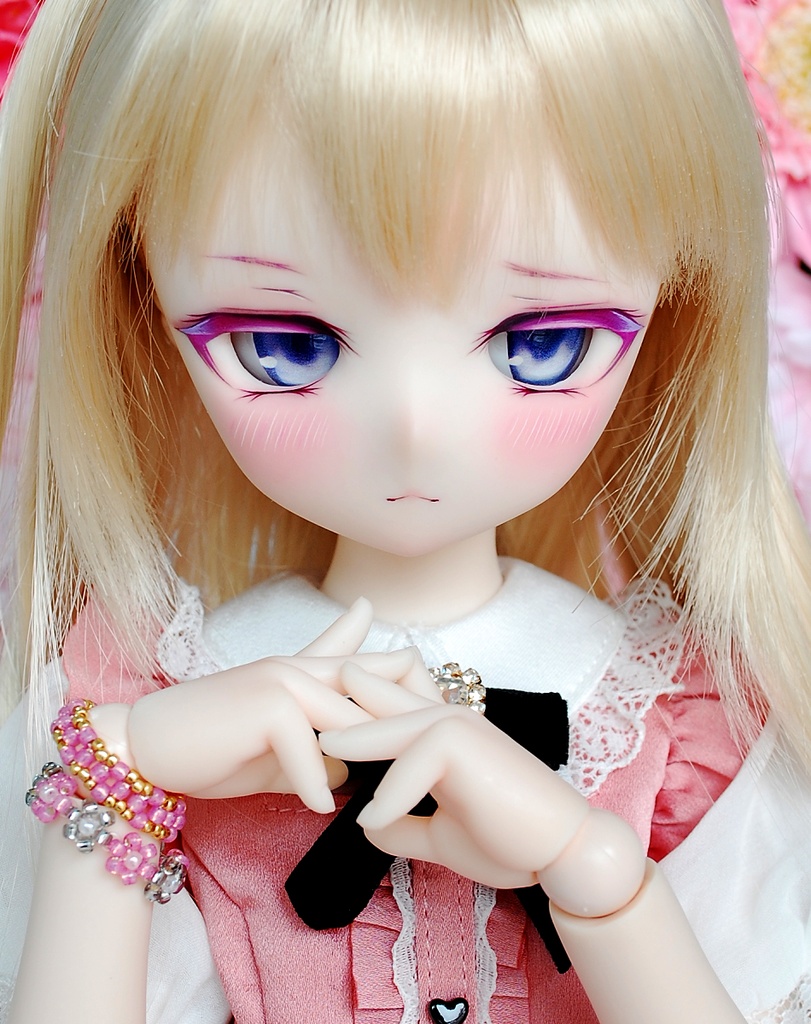 【9/13(日)20時から販売】愛らしいツンデレさん/   Adorable Tsundere  DDH-01（セミホワイト肌）カスタムヘッド+自作レジンアイ+自作ブレスレット2個