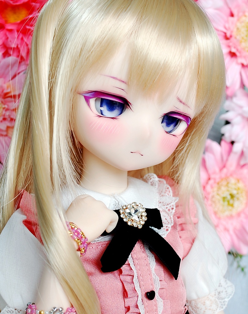 【9/13(日)20時から販売】愛らしいツンデレさん/   Adorable Tsundere  DDH-01（セミホワイト肌）カスタムヘッド+自作レジンアイ+自作ブレスレット2個