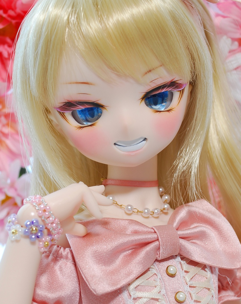 【11/1 ㈰ 20時から販売】(*´罒`*)な笑顔が可愛い♡ /A Cute (*´罒`*) Smile DDH-01(セミホワイト肌)カスタムヘッド+自作レジンアイ+自作ブレスレット3個