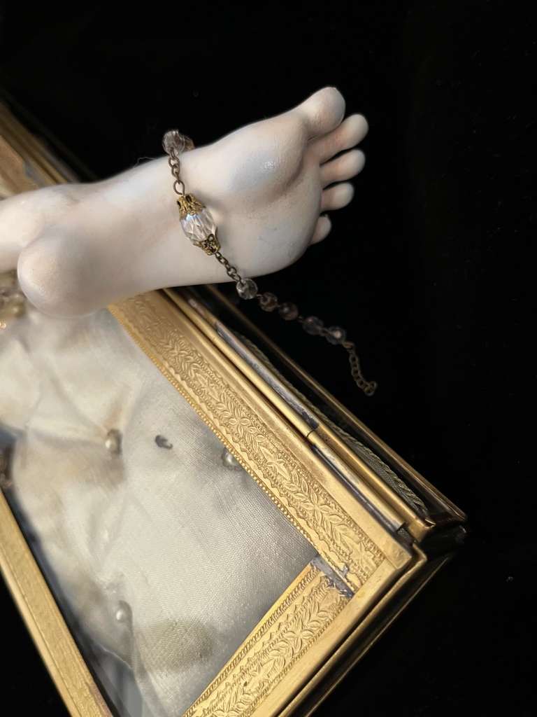 『水晶の脚のオブジェ・L-02』