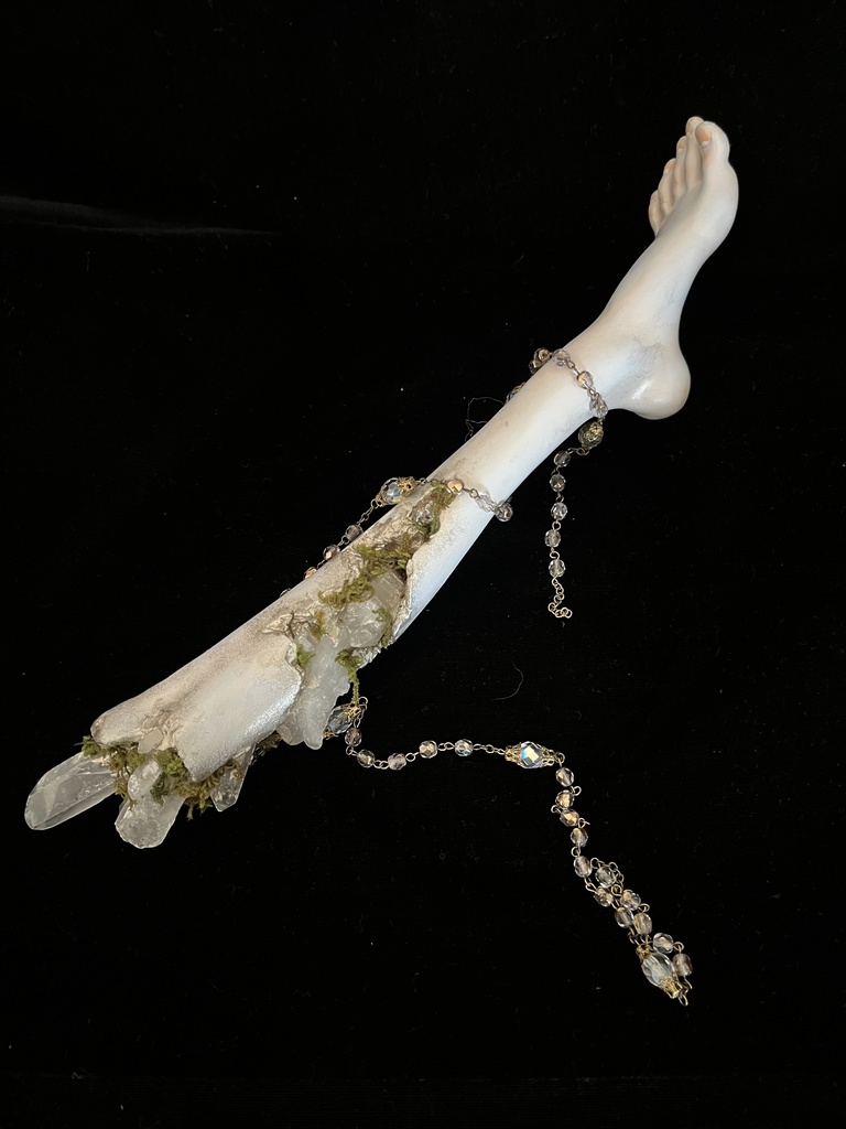 『水晶の脚のオブジェ・L-02』