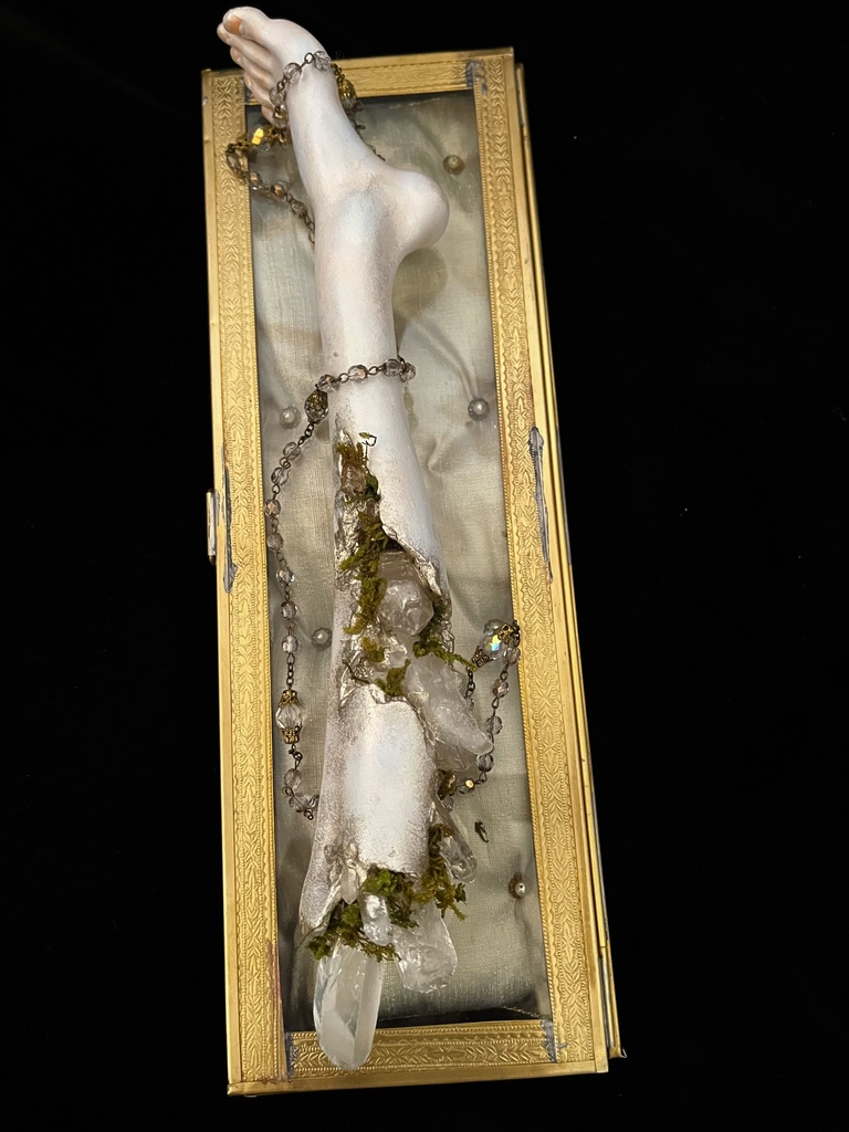 『水晶の脚のオブジェ・L-02』