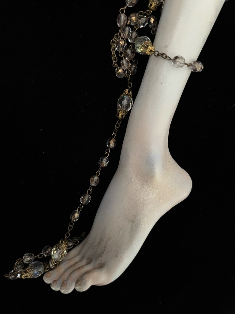 『水晶の脚のオブジェ・L-02』