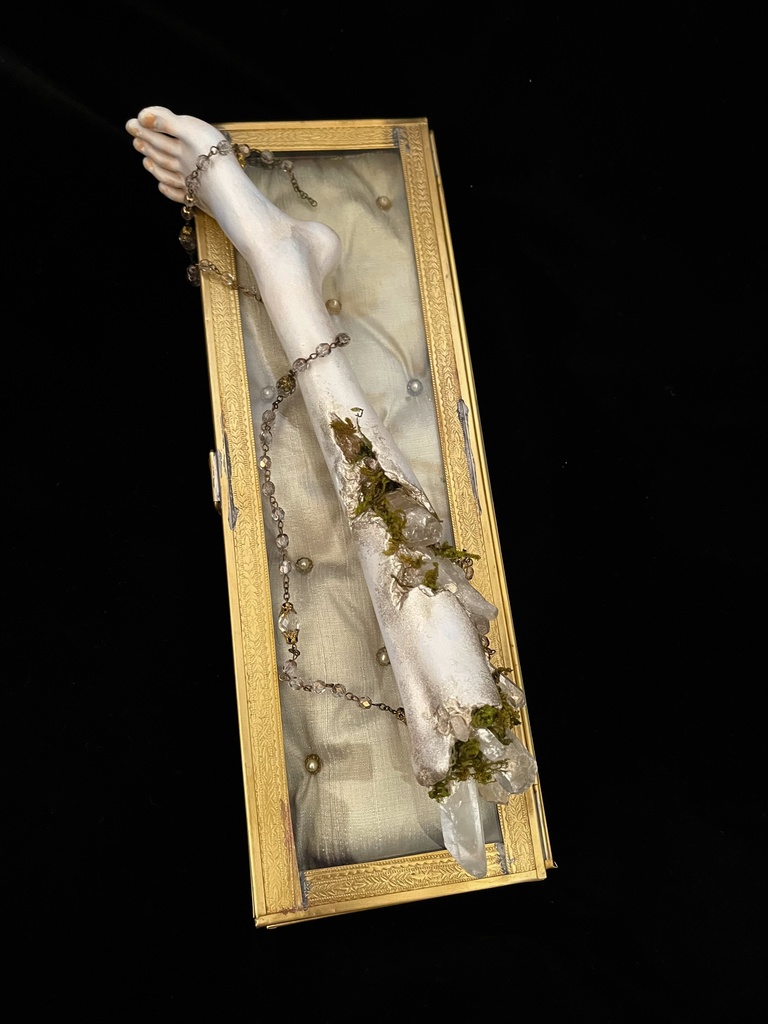 『水晶の脚のオブジェ・L-02』