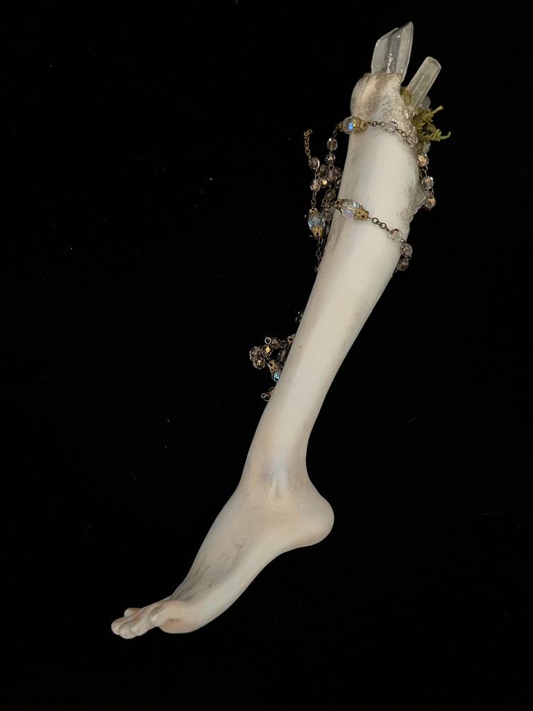 『水晶の脚のオブジェ・L-02』