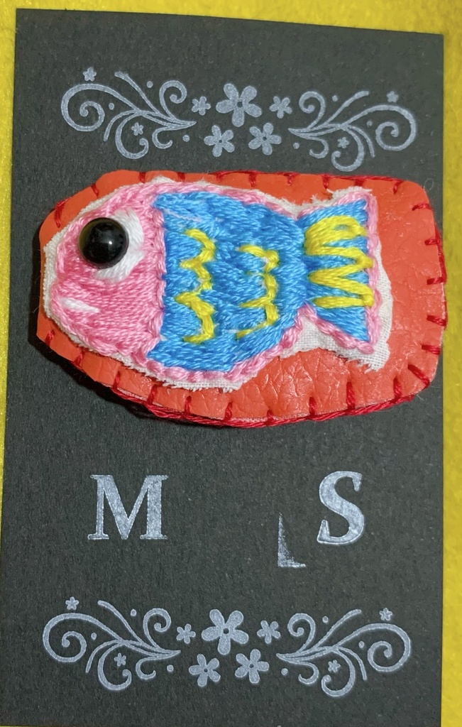 ハッピー魚〜ブローチ