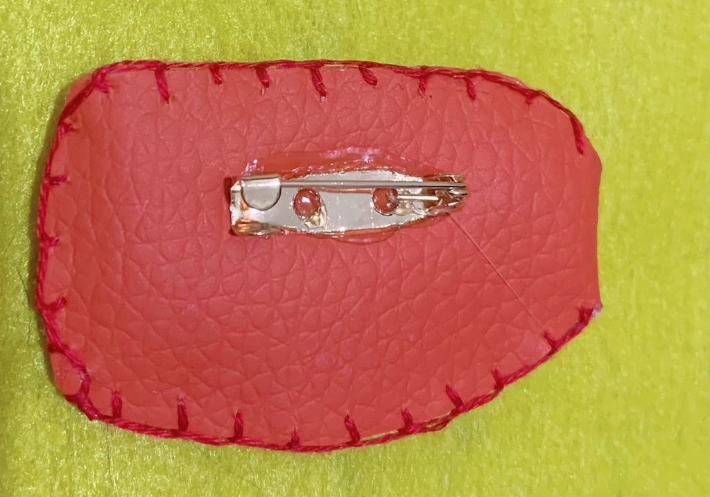 ハッピー魚〜ブローチ