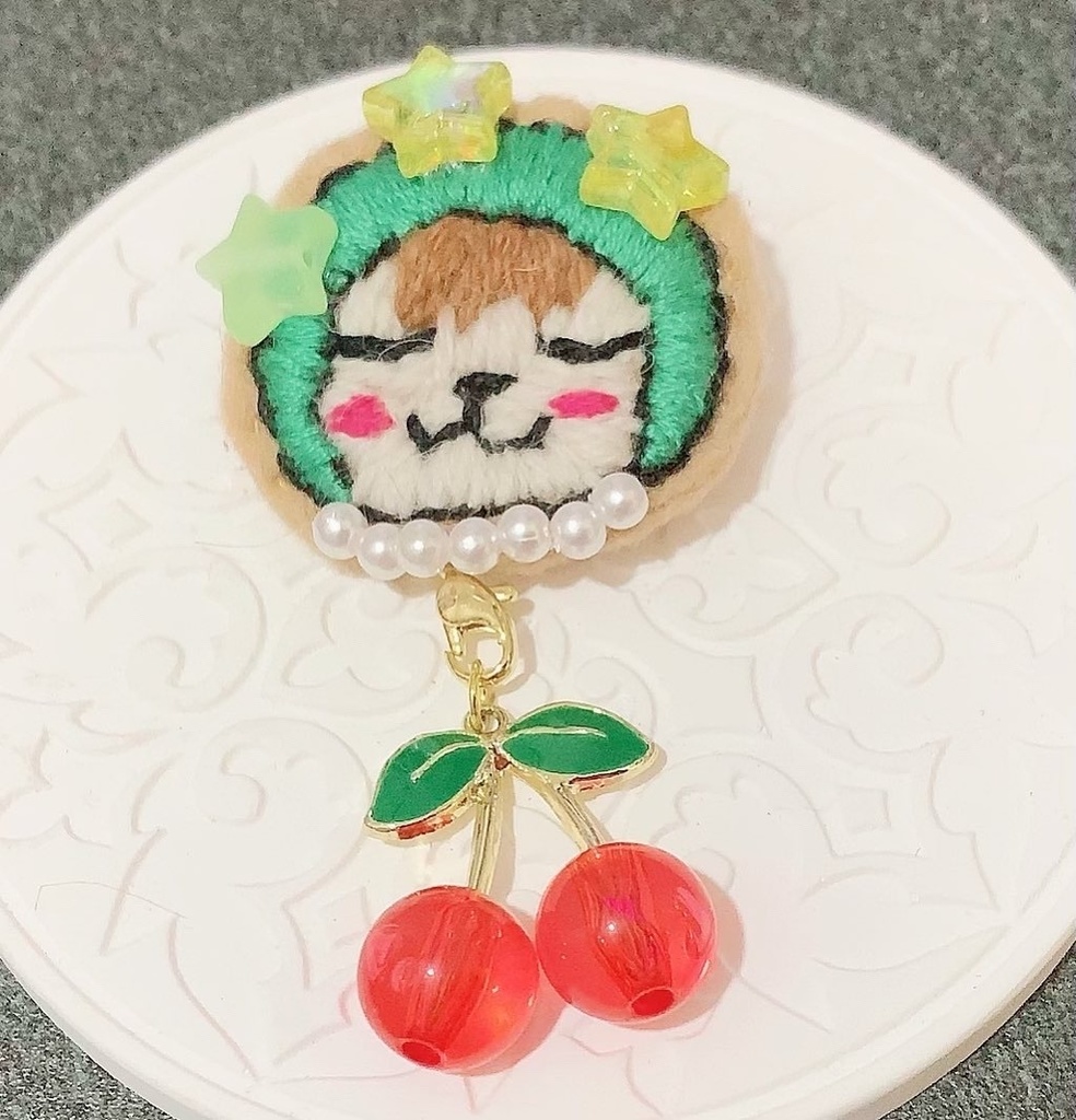 ほっかぶり猫ちゃんブローチ
