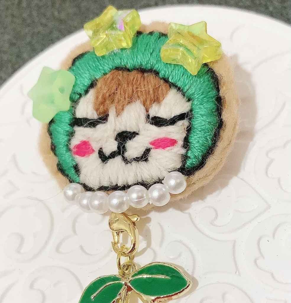 ほっかぶり猫ちゃんブローチ