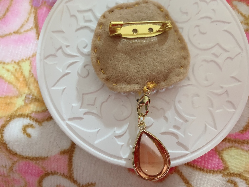 前髪猫ちゃんのブローチ