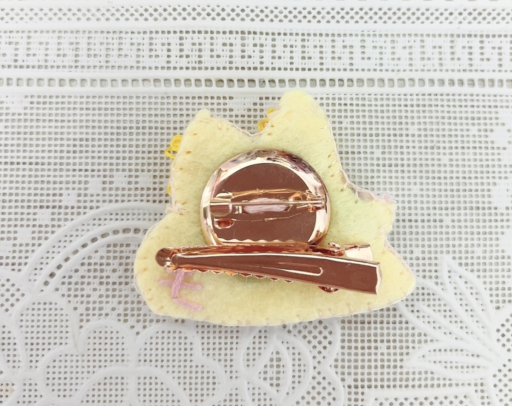 刺繍ブローチ「きみ猫ちゃんキラキラ」B