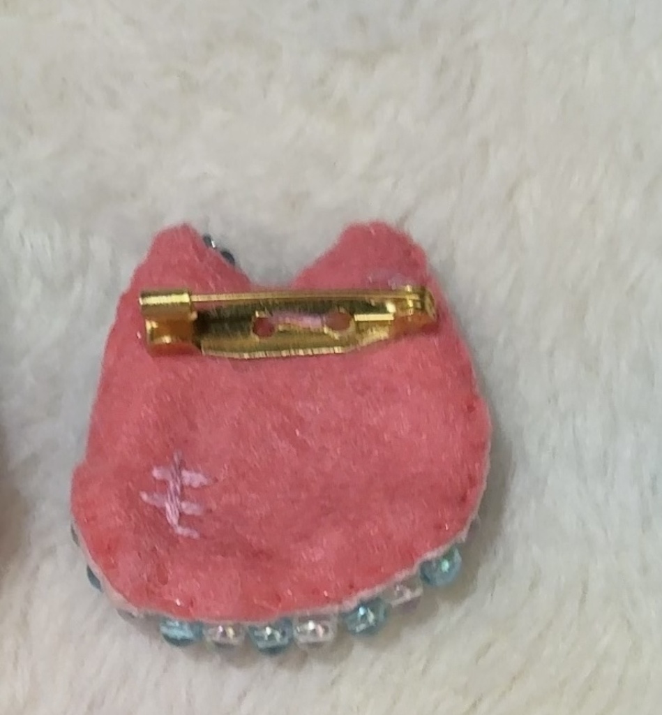 猫ビーズ刺繍
