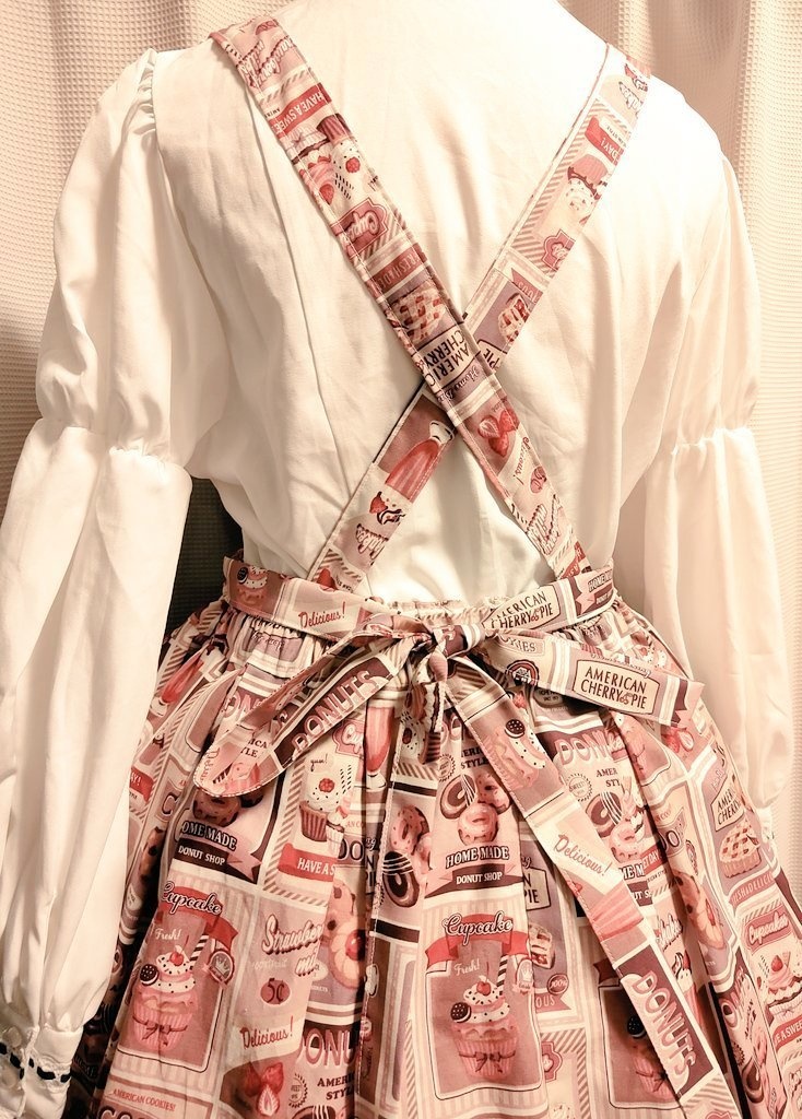 エプロンドレス風JSK(スイーツ柄モカピンク)