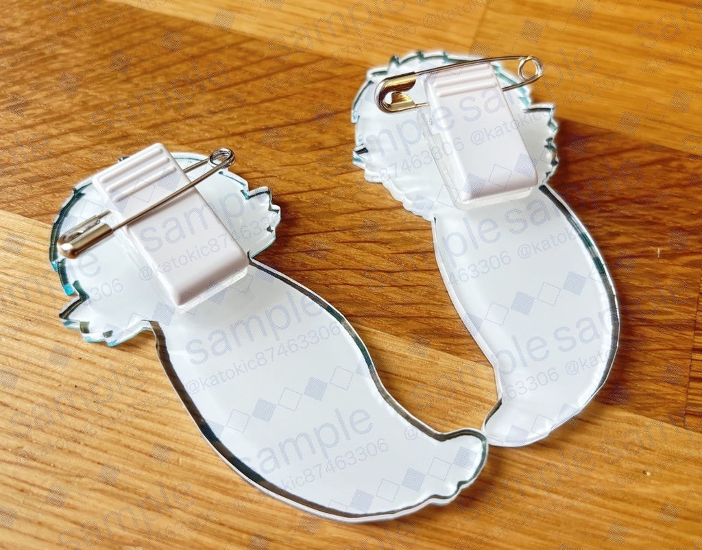 稚魚リチアクリルバッジクリップ