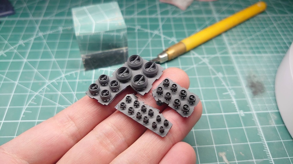 ディテールアップパーツ 丸セット1(中、小)