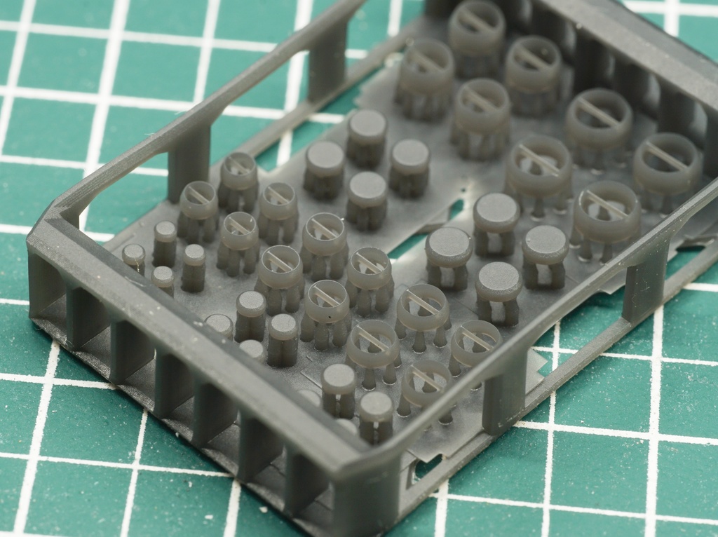 ディテールアップパーツ 丸セット1(中、小)