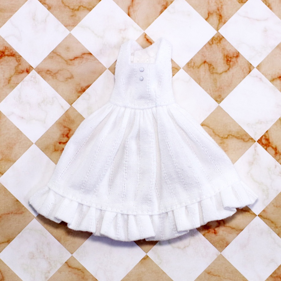 *ワンピース{白}*(ノースリーブミドル丈*スクエアネック 裾フリル)