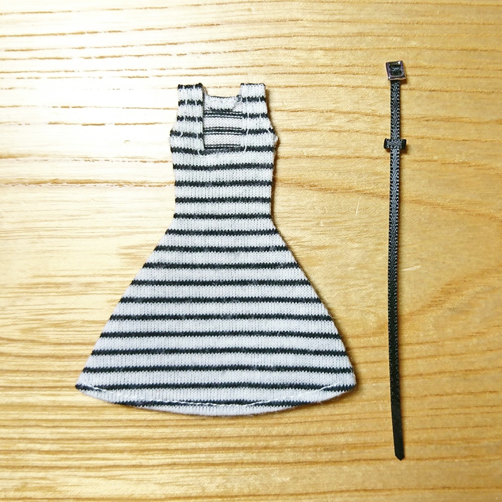 *EKワンピース {黒ボーダー 四角バックル}*