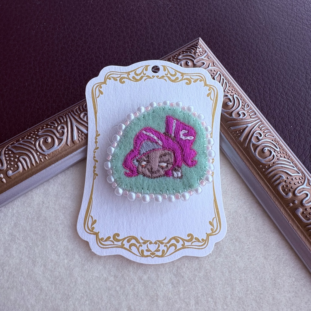 HZBN ハズビンホテル 手刺繍ブローチ ヴェルヴェット