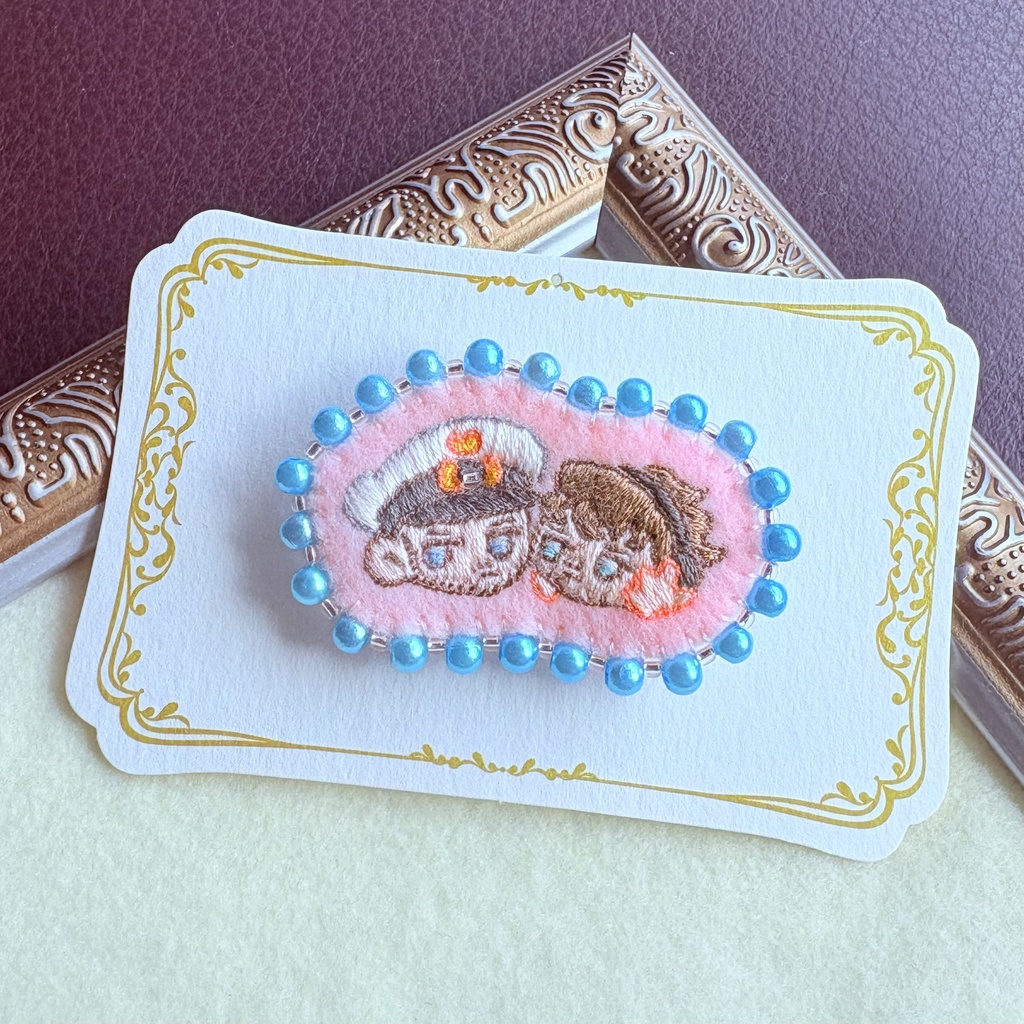深海で索敵中の手刺繍ブローチ