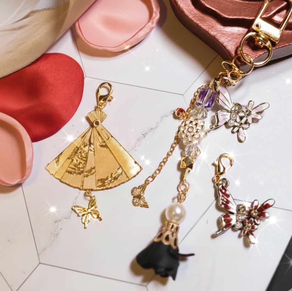 鬼滅の刃　童磨と胡蝶しのぶイメージ　可動式鉄扇と二色の蝶々 カスタムキーホルダー（可動式・付け替え自由）