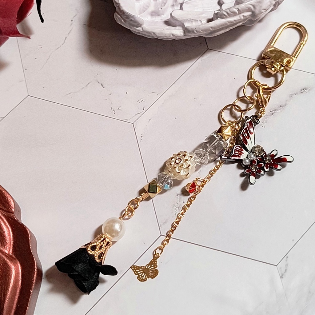 鬼滅の刃 童磨と胡蝶しのぶイメージ 鉄扇と二色の蝶々 カスタムキーホルダー(可動式・付け替え自由)