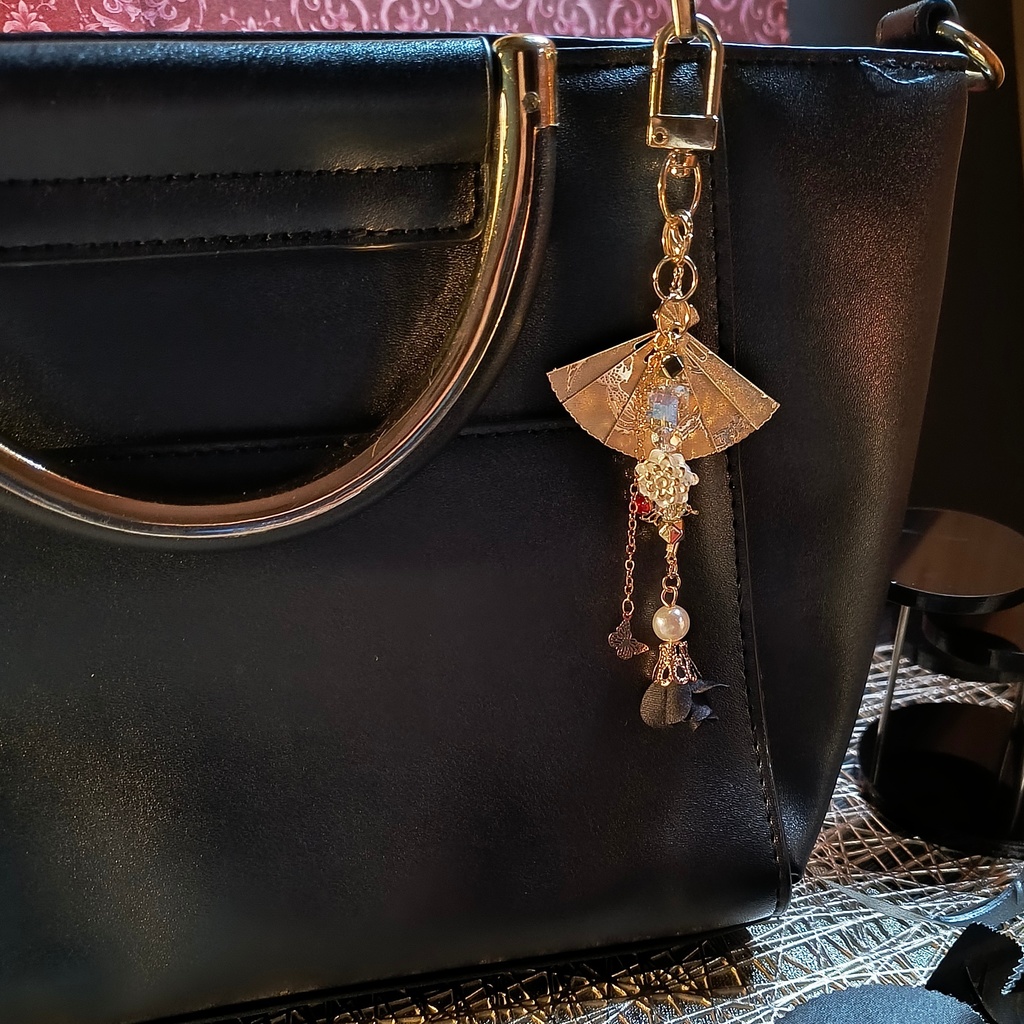 鬼滅の刃 童磨と胡蝶しのぶイメージ 鉄扇と二色の蝶々 カスタムキーホルダー(可動式・付け替え自由)