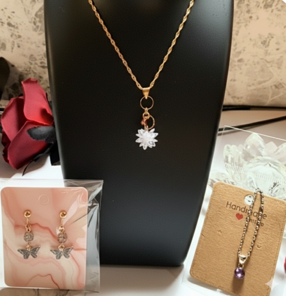 おまけ付き　鬼滅の刃　童磨対しのぶ　氷華の蓮ネックレスと蝶が揺れるイヤリング3点セット　イメージアクセサリー