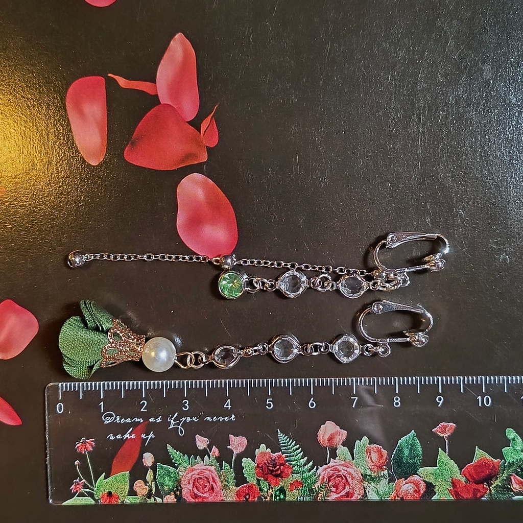 【鬼滅概念】不死川実弥イメージ アシンメトリーイヤリング/ピアス(深緑×風)