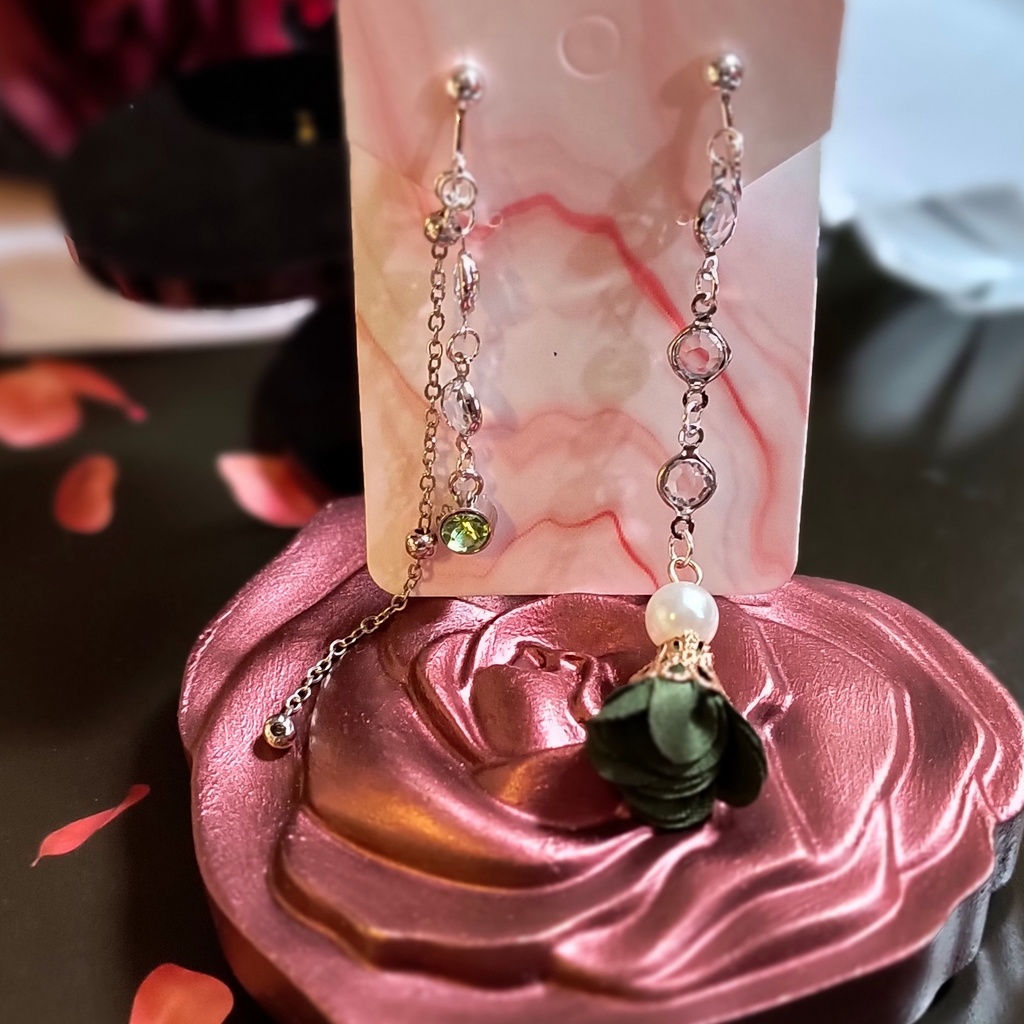 【鬼滅概念】不死川実弥イメージ アシンメトリーイヤリング/ピアス（深緑×風）