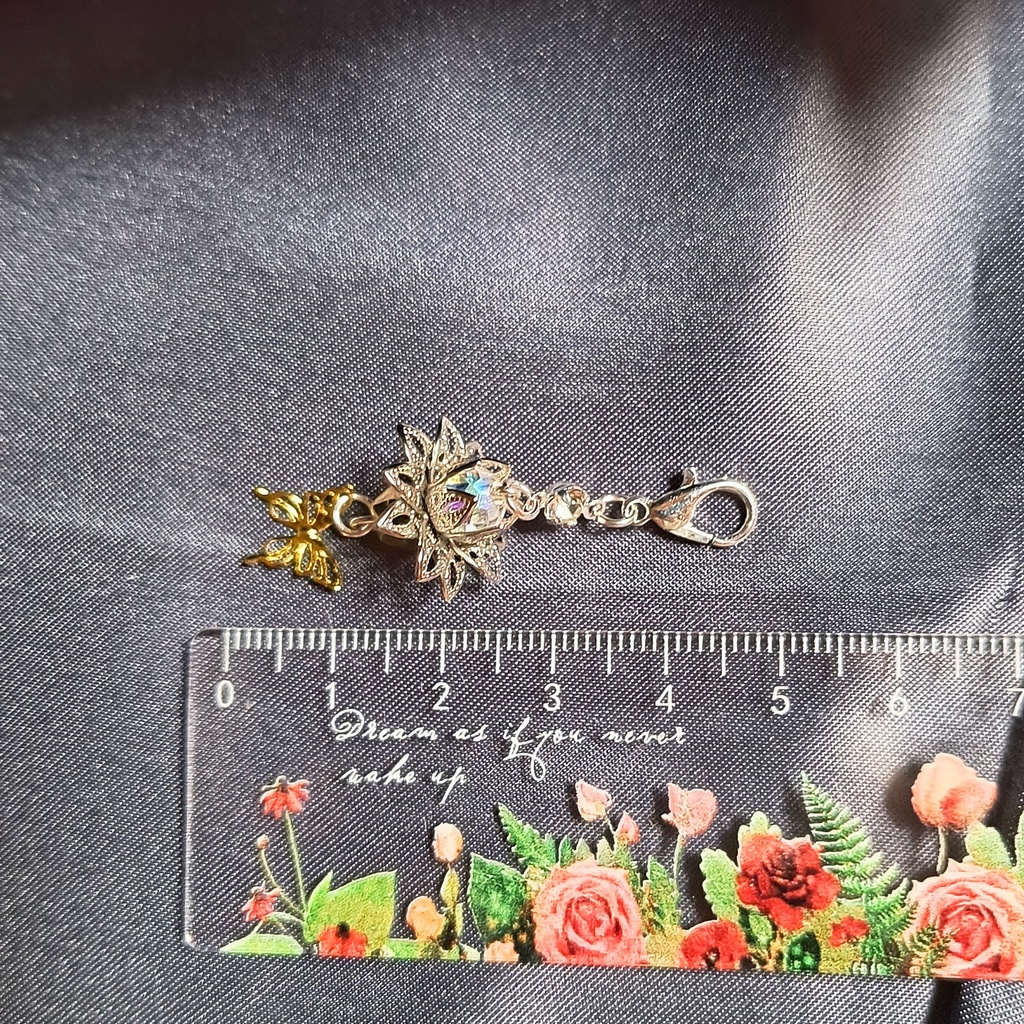 鬼滅の刃イメージ 蓮の花の結晶 蝶 概念イメージチャーム(蓮と蝶)