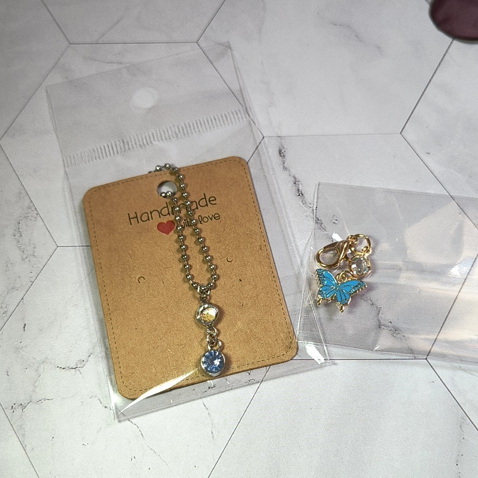 胡蝶しのぶイメージ 左右で魅せる表情。蝶とラインチャーム付き3点セット ストーンの贅沢ブレスレット(シルバー&ゴールド)