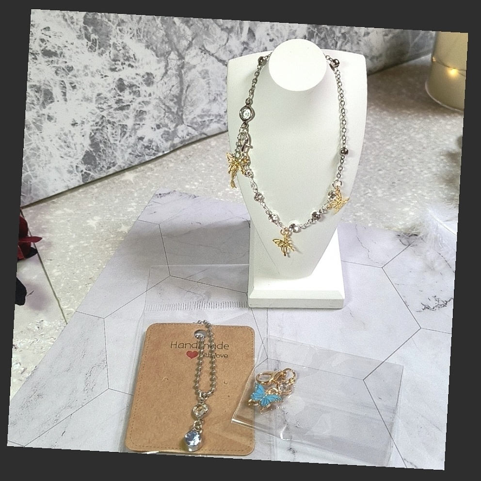 胡蝶しのぶイメージ　左右で魅せる表情。蝶とラインチャーム付き３点セット　ストーンの贅沢ブレスレット（シルバー＆ゴールド）