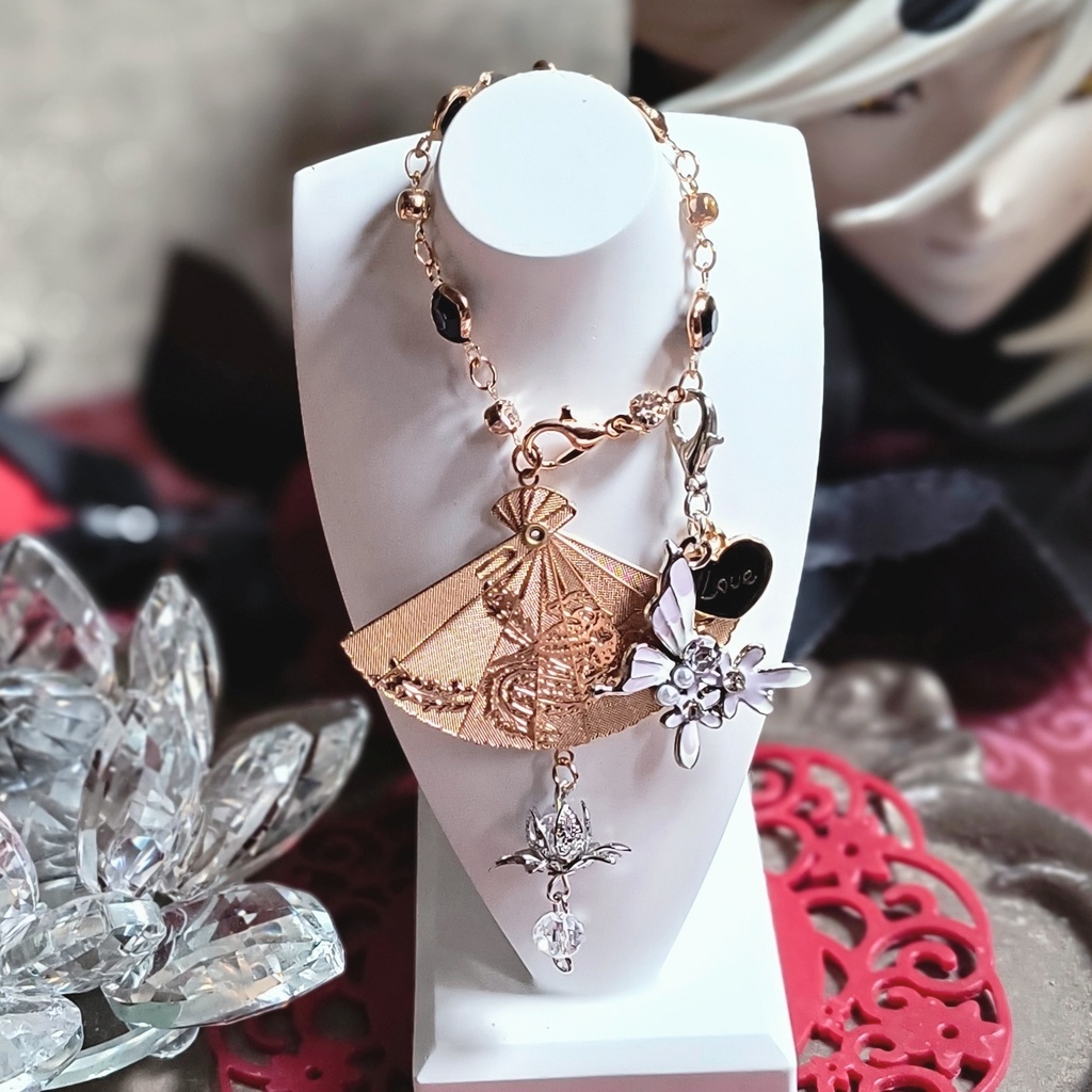 【送料無料】童磨・胡蝶しのぶイメージ バッグチャーム(可動式鉄扇&着脱可能な蝶チャーム付)