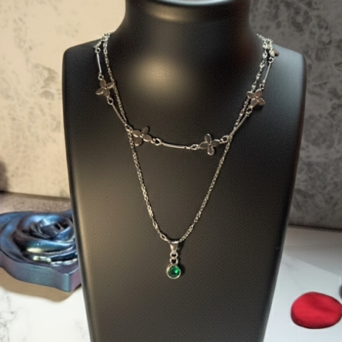 エメラルドと薔薇のアンティーク風2連ネックレス＆イヤリング3点セット／ネプチューン風