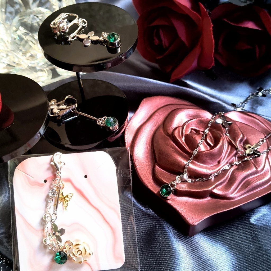 エメラルドと薔薇のアンティーク風2連ネックレス&イヤリング3点セット/海王みちる・ネプチューン風