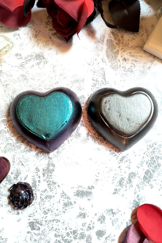 【訳ありアウトレット】光や角度で色が変わる 魔法のハートトレイ & 尊いフレーム セット