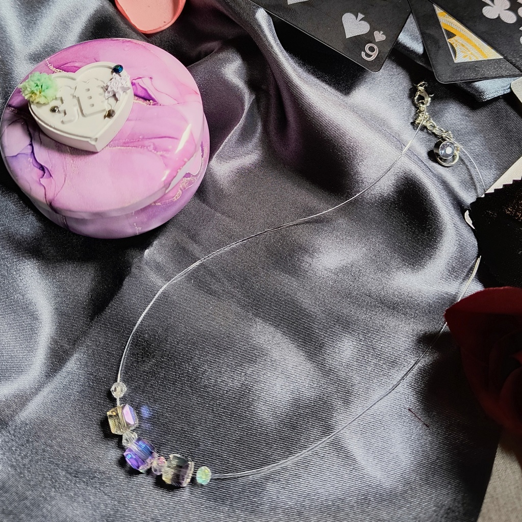 【童磨イメージ】虹色クリスタルと透過光の耳飾り・首飾りセット