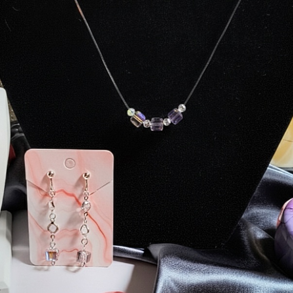 【童磨イメージ】虹色クリスタルと透過光の耳飾り・首飾りセット