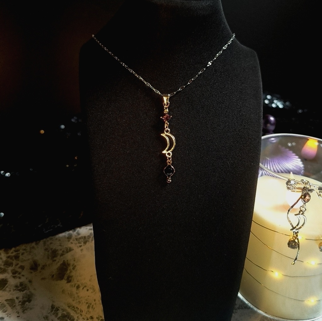 月の呼吸 「月は夜を、私は月を。」黒死牟イメージネックレス&イヤリング(黒・紫・三日月)