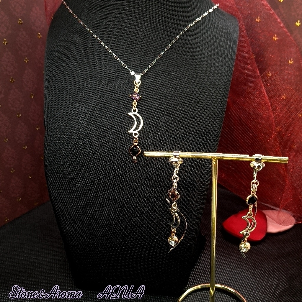 ​月の呼吸　「月は夜を、私は月を。」黒死牟イメージネックレス＆イヤリング（黒・紫・三日月）