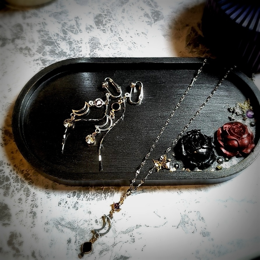 月の呼吸 「月は夜を、私は月を。」黒死牟イメージネックレス&イヤリング(黒・紫・三日月)