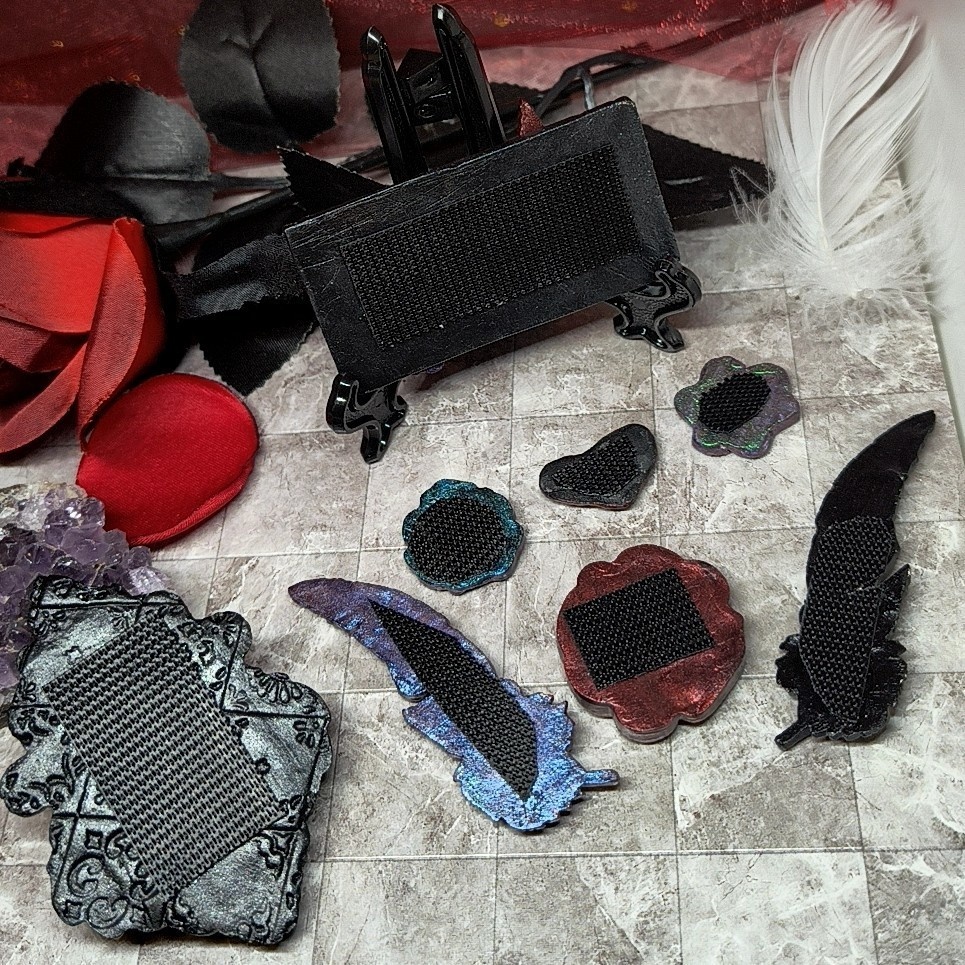 【魔法の掲示板】 豪華20点セット 選べるチャーム付き・アンティークな魔法書風カスタムディスプレイボード