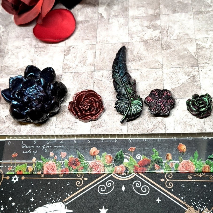 【魔法の掲示板】 豪華20点セット 選べるチャーム付き・アンティークな魔法書風カスタムディスプレイボード