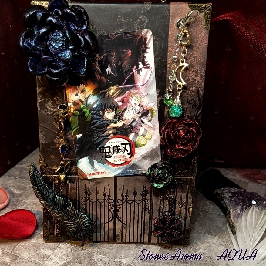 【魔法の掲示板】 豪華20点セット 選べるチャーム付き・アンティークな魔法書風カスタムディスプレイボード