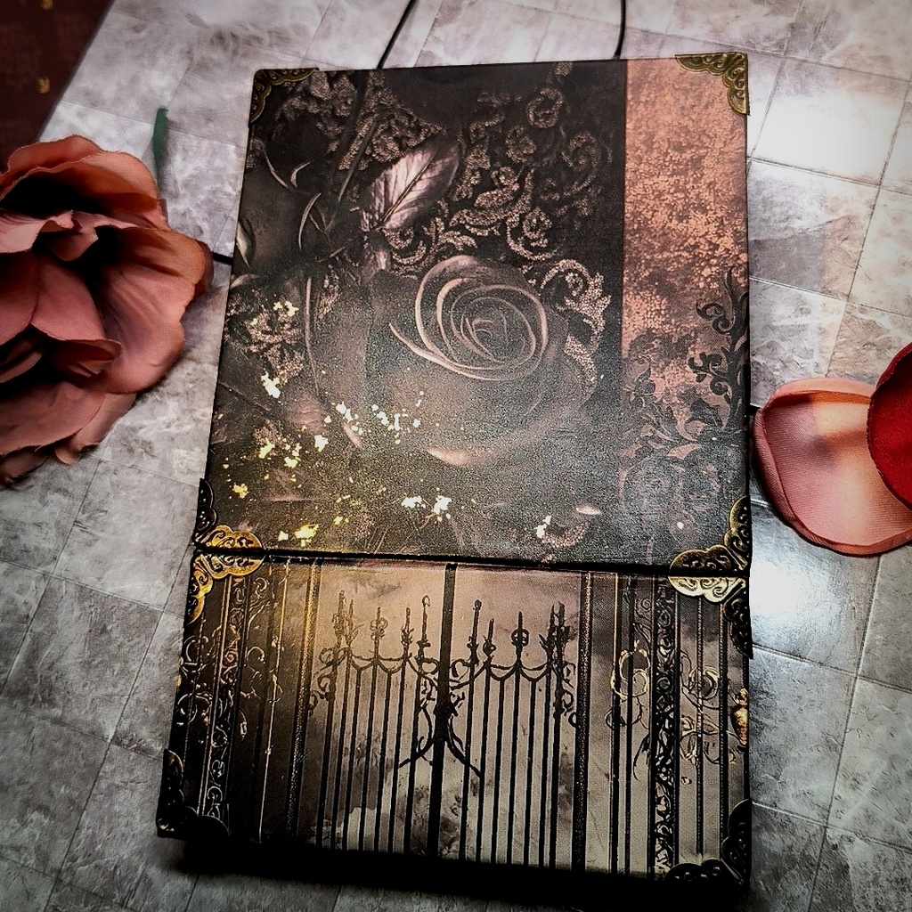 【魔法の掲示板】 豪華20点セット 選べるチャーム付き・アンティークな魔法書風カスタムディスプレイボード