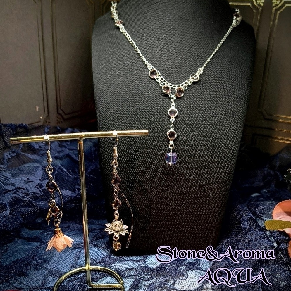 【概念アクセサリー】 蓮と氷晶のネックレス＆ピアスセット（シルバー×パープル）