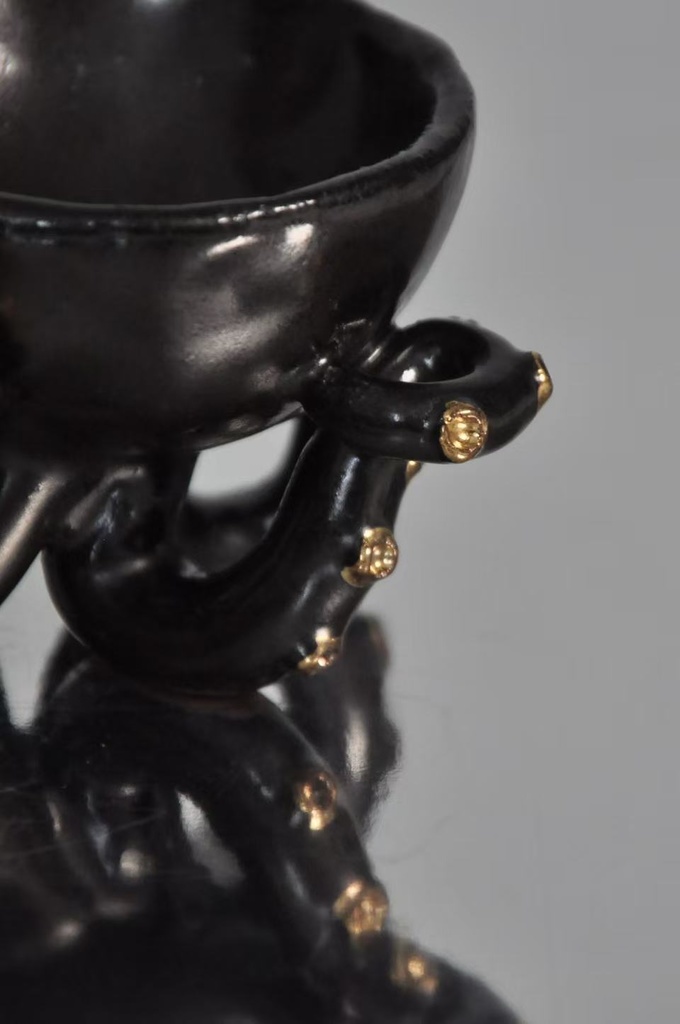 【黒と黄金の触手マグカップ】— 深淵 × 黄金 × クトゥルフ神話